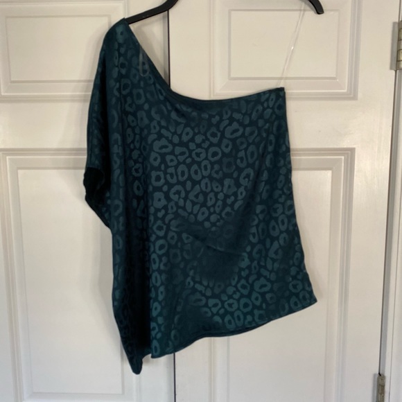 Entro Women's Leopard One Shoulder Top - Picture 6 of 16